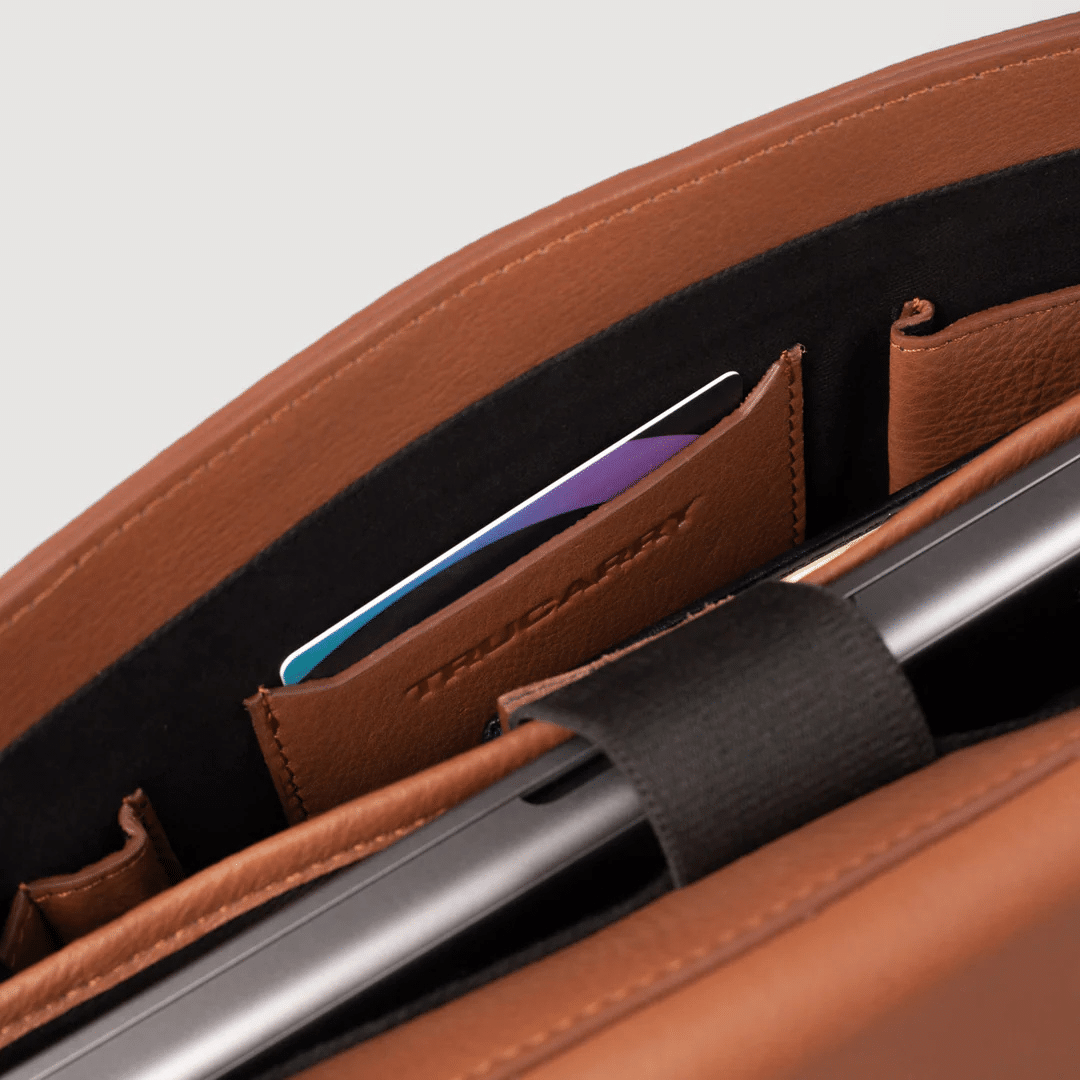 The Carismatico Brown Leather Messenger Bag - Image 5
